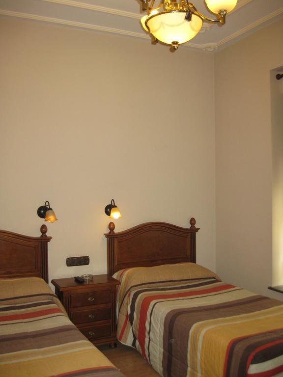 Hostal Granada Salamanca Room photo